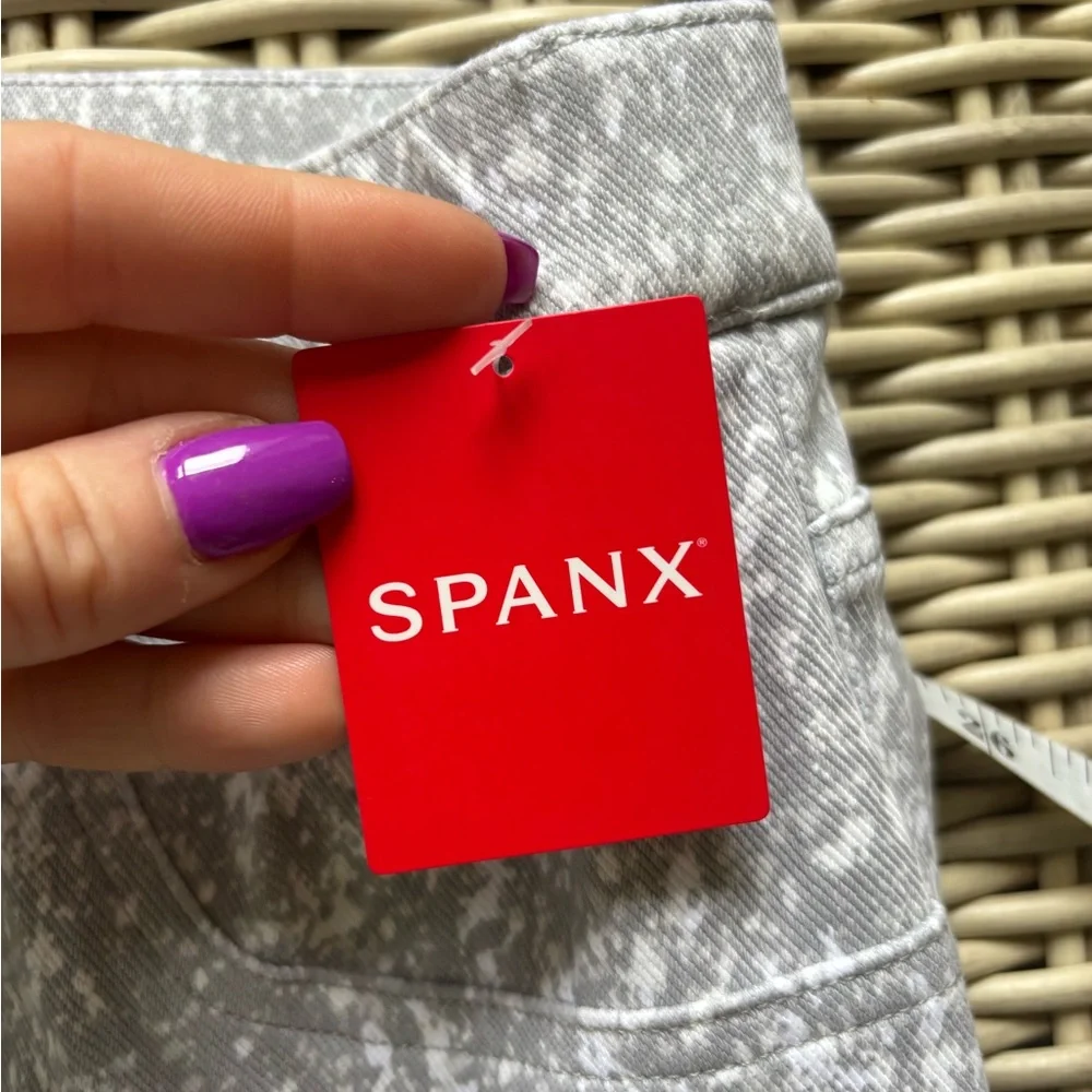 Spanx NEW WITH TAGS Tummy Control Ankle Jean-Ish Leggings medium layered‎